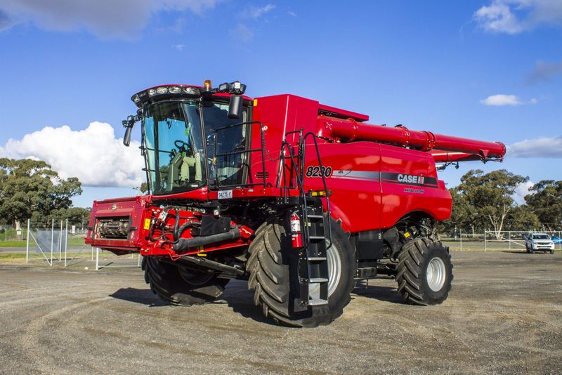 Case IH 8230