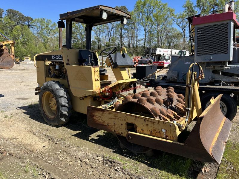 Caterpillar CP323C
