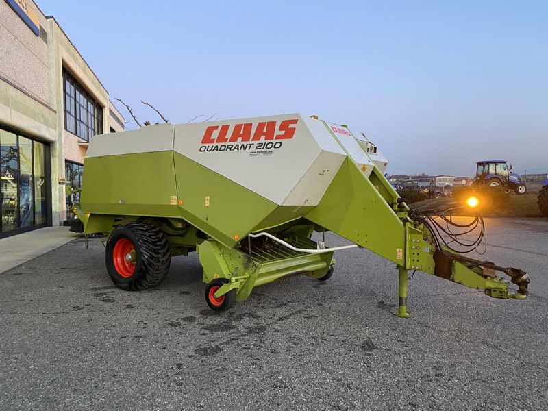 Un broyeur Müthing pour la presse Claas Quadrant 5300 - FARM Connexion