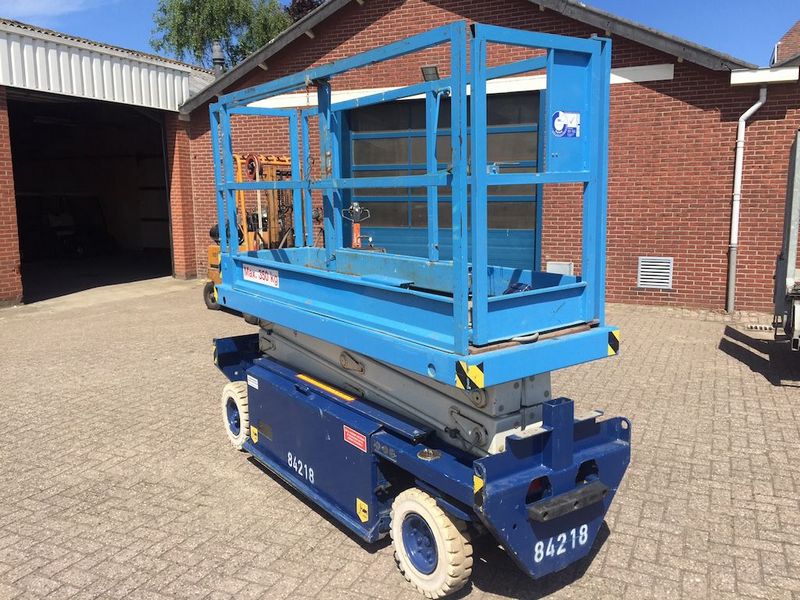 Holland Lift Y64EL8