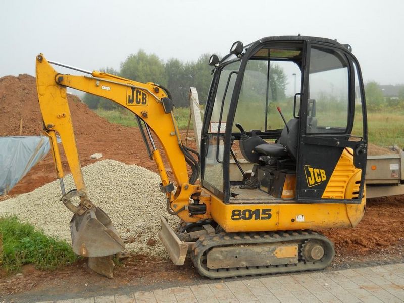 JCB 8015