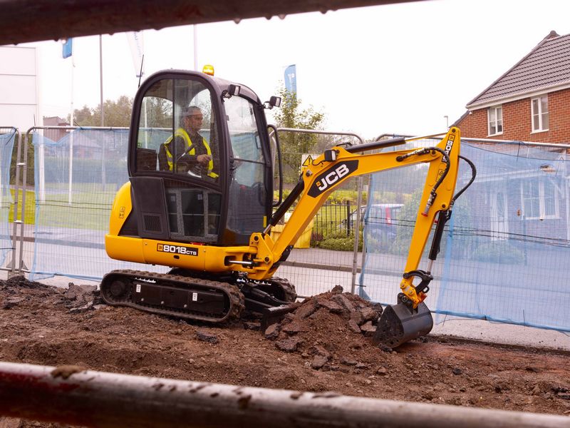 JCB 8018