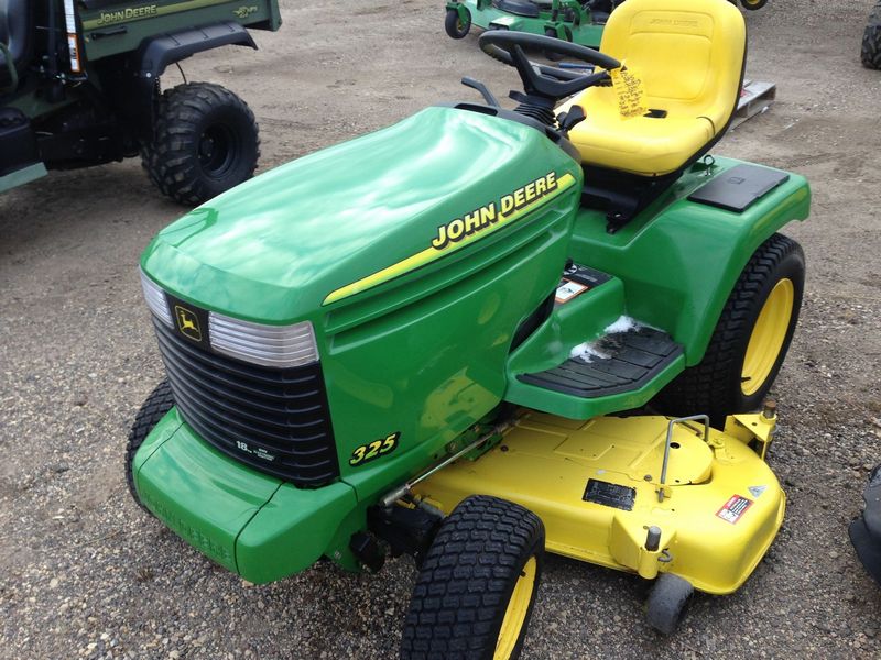 John Deere 325