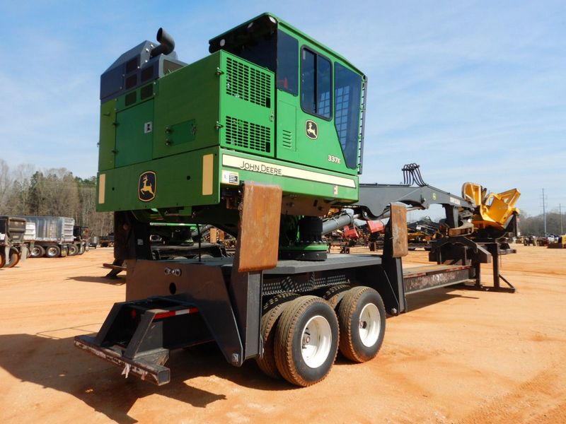 John Deere 337E