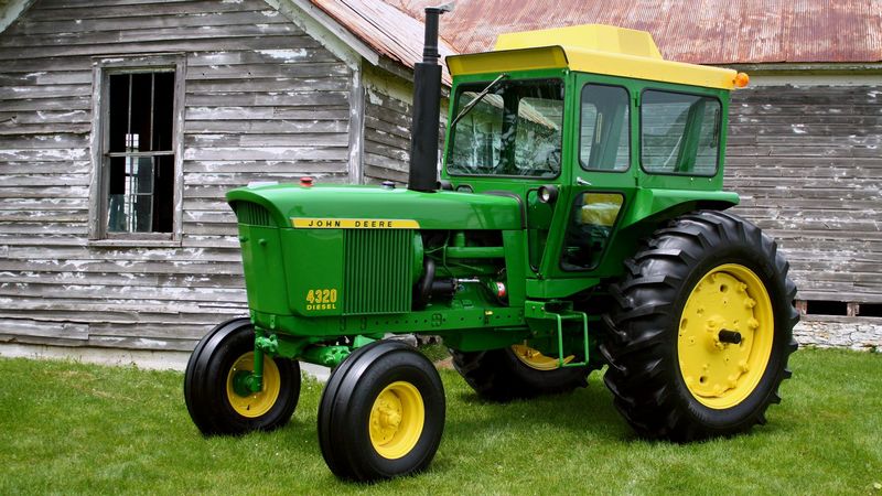 John Deere 4320