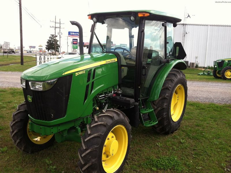 John Deere 5085E