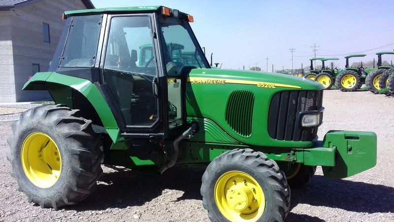 John Deere 6520L