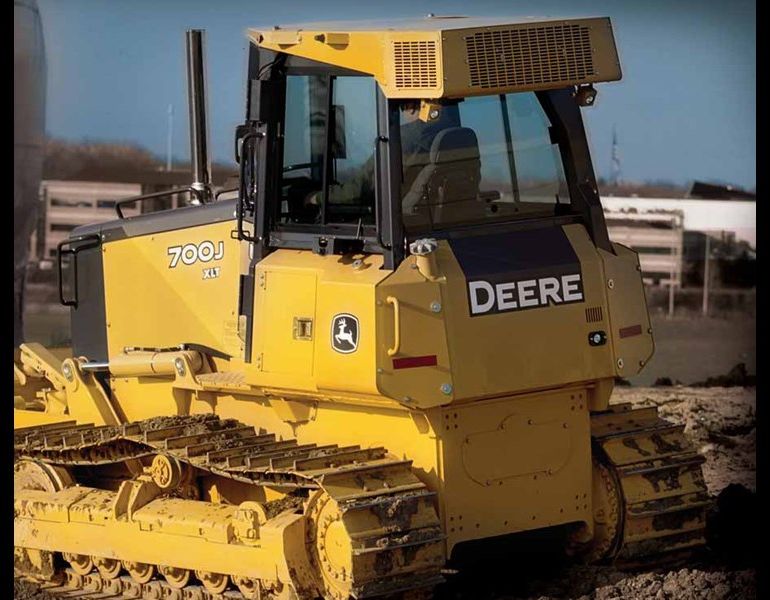 John Deere 700J XLT
