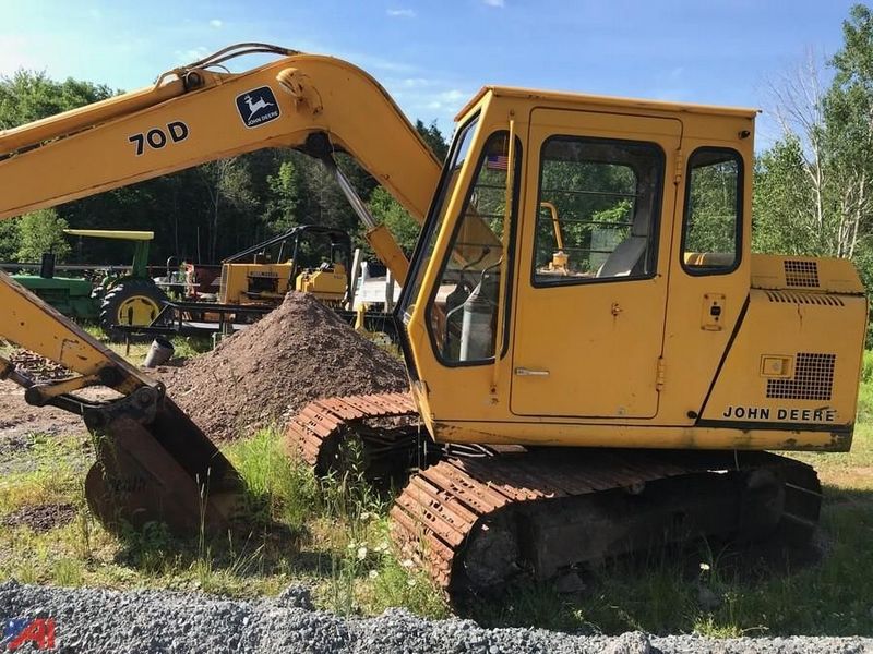 John Deere 70D