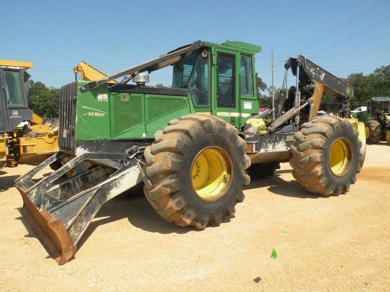 John Deere 748G