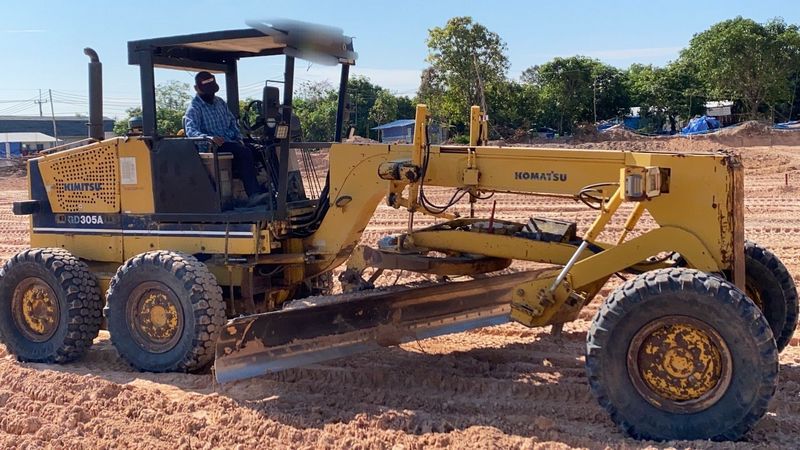 Komatsu GD305A-3