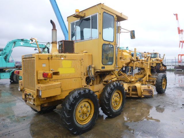 Komatsu GD405A-1