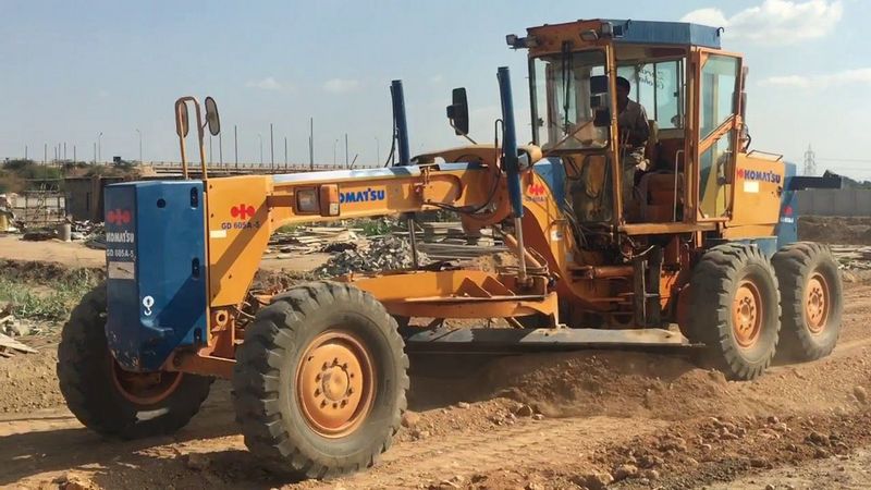 Komatsu GD605A-2