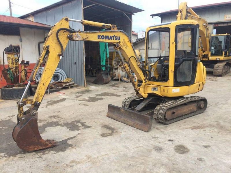 Komatsu PC27R-8