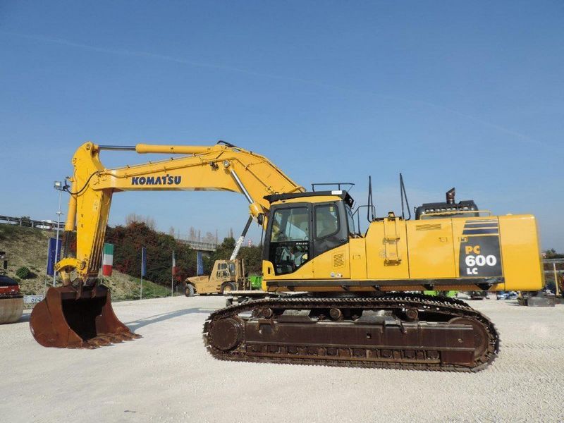 Komatsu PC600LC-8
