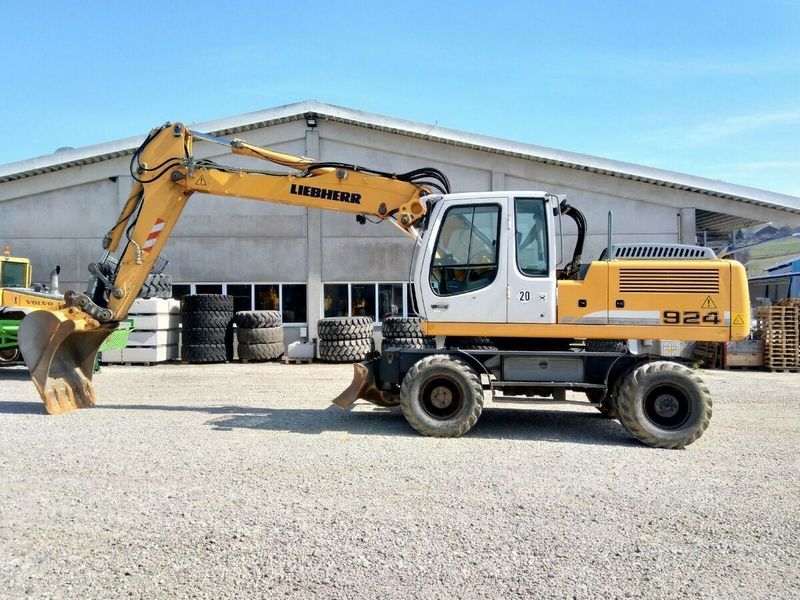 Liebherr A924C