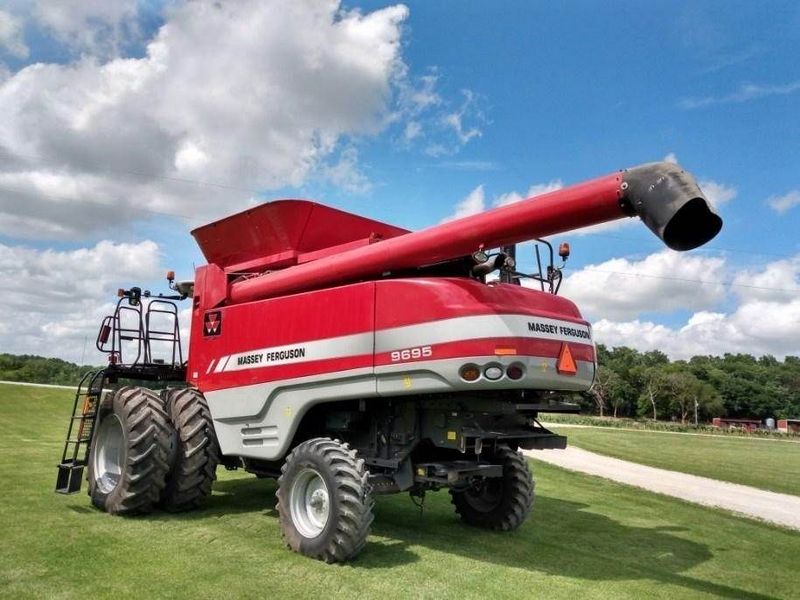 Massey Ferguson 9695