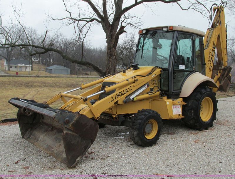 New Holland 675E