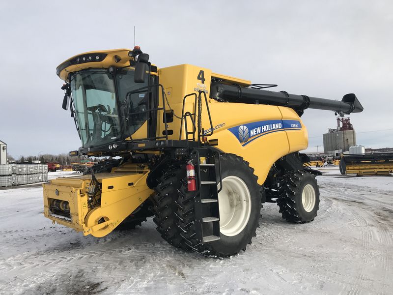 New Holland CR8.90