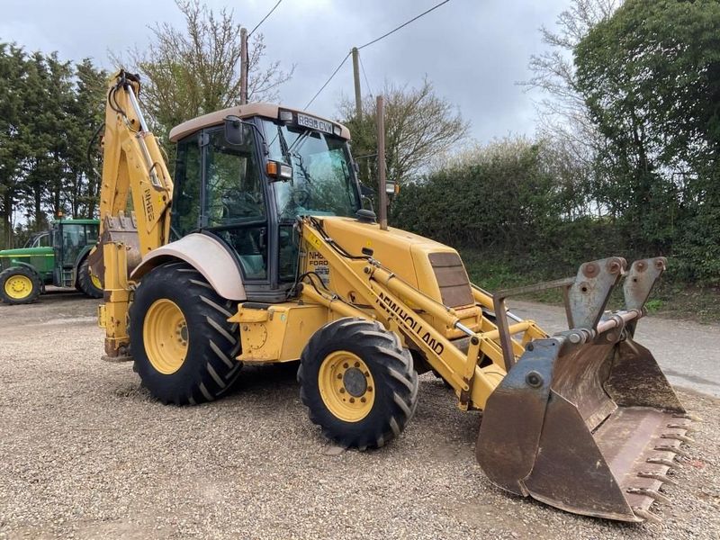 New Holland LB85