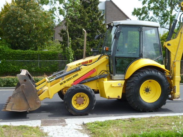 New Holland LB95.B