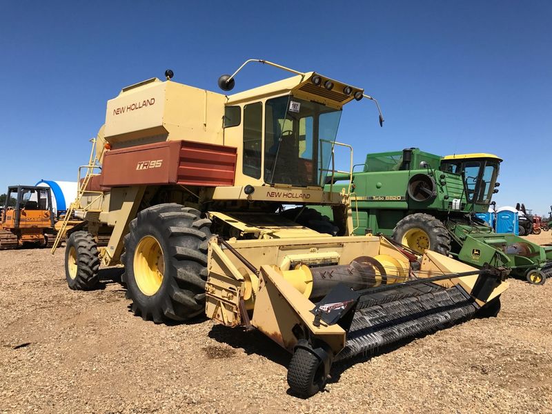 New Holland TR95