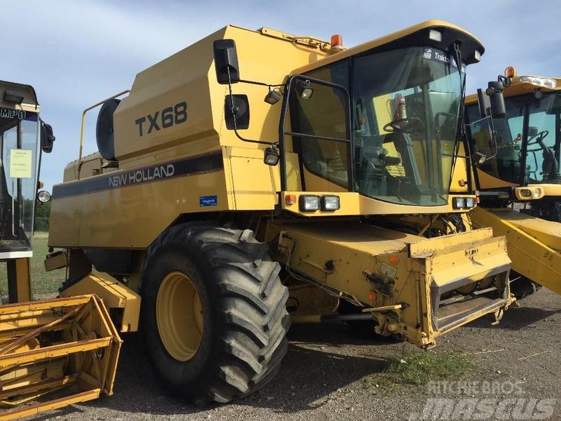 New Holland TX68