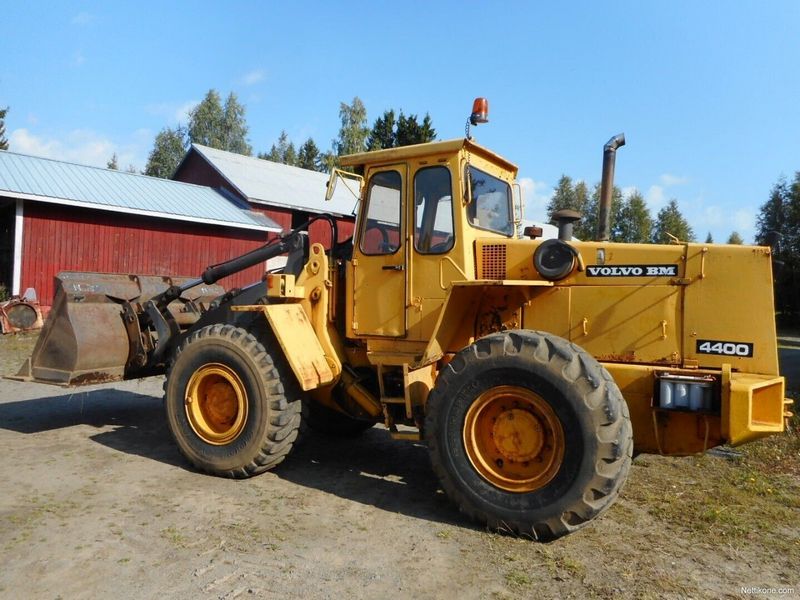 Volvo 4400