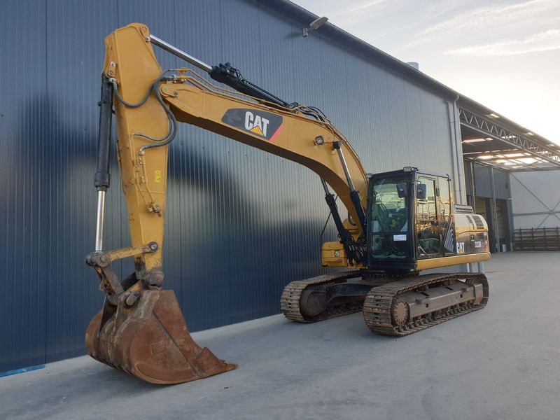 Caterpillar 323D LN