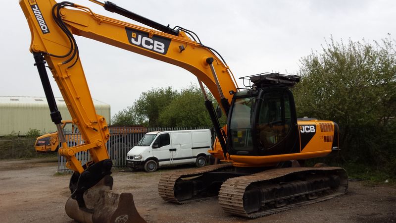 JCB JS220LC