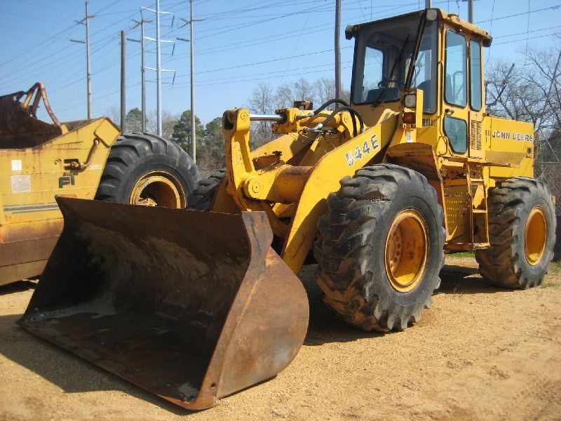 John Deere 544E w/ Coupler
