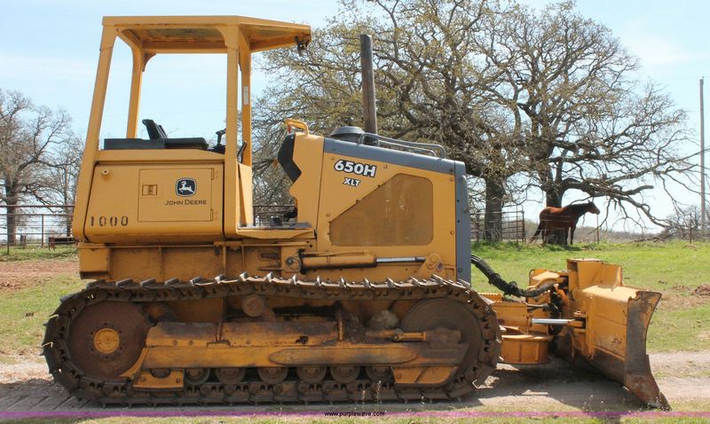 John Deere 650H XLT