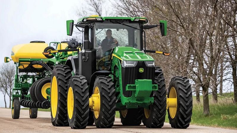 John Deere 370