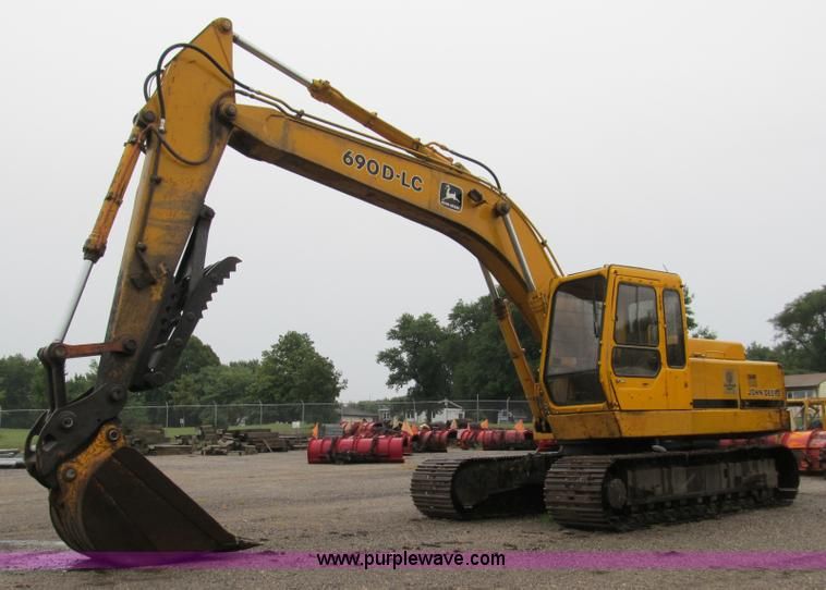 John Deere 690D