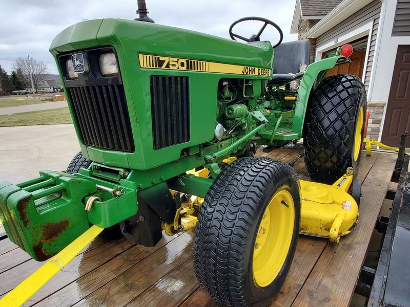 John Deere 750