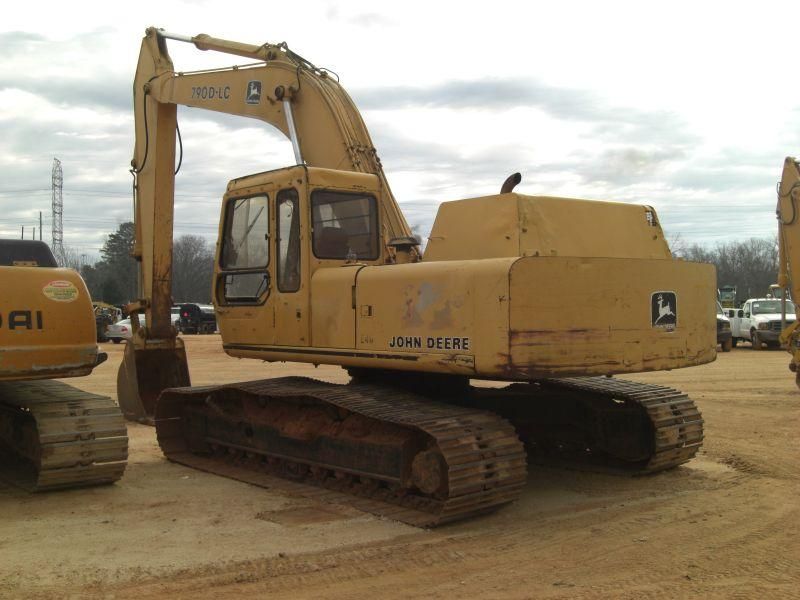John Deere 790D