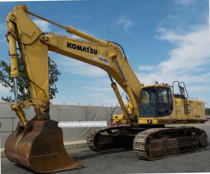 Komatsu PC600-6
