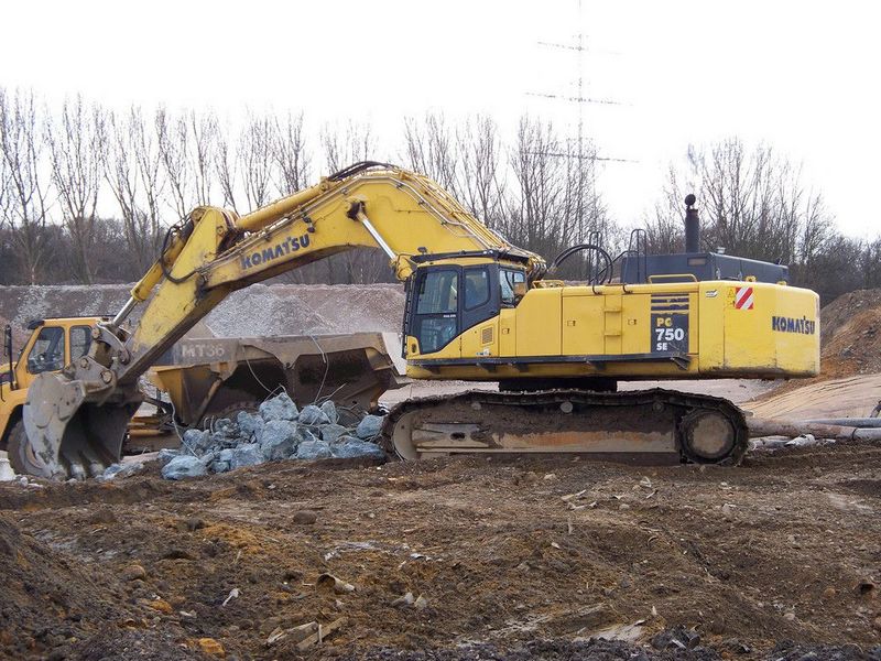 Komatsu PC750SE-7