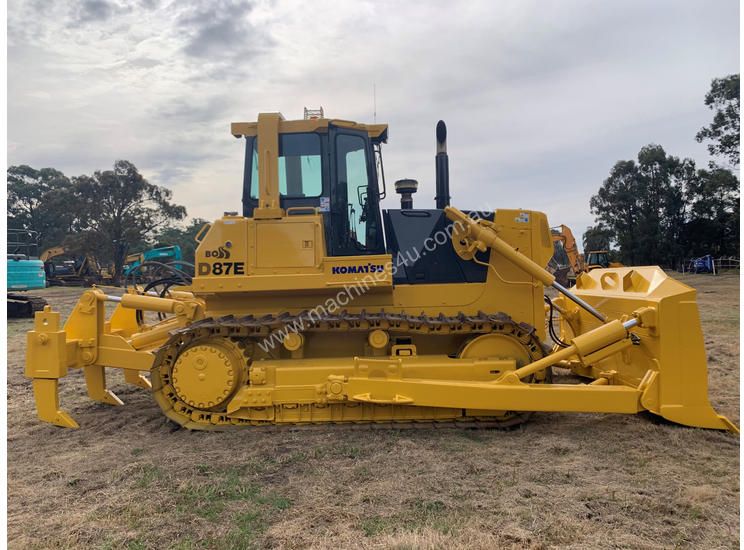 Komatsu D87E-3