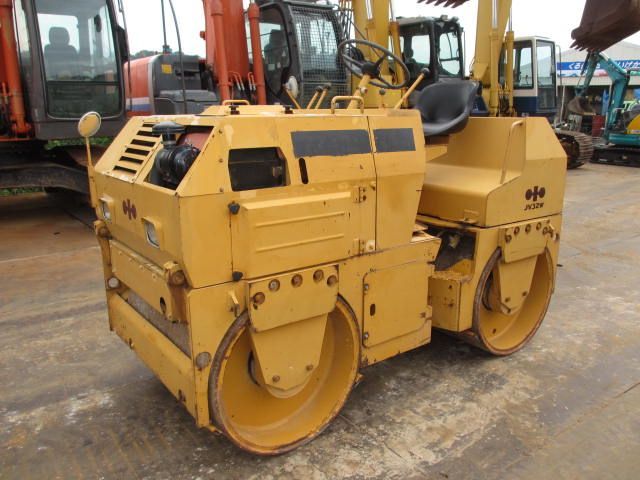 Komatsu JV32W-1