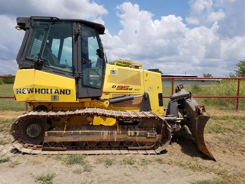 New Holland D95B LT