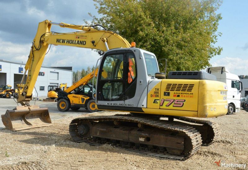 New Holland E175